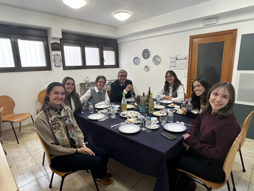 El rector de Comillas, Antonio Allende, visita el Colegio Mayor Berrospe